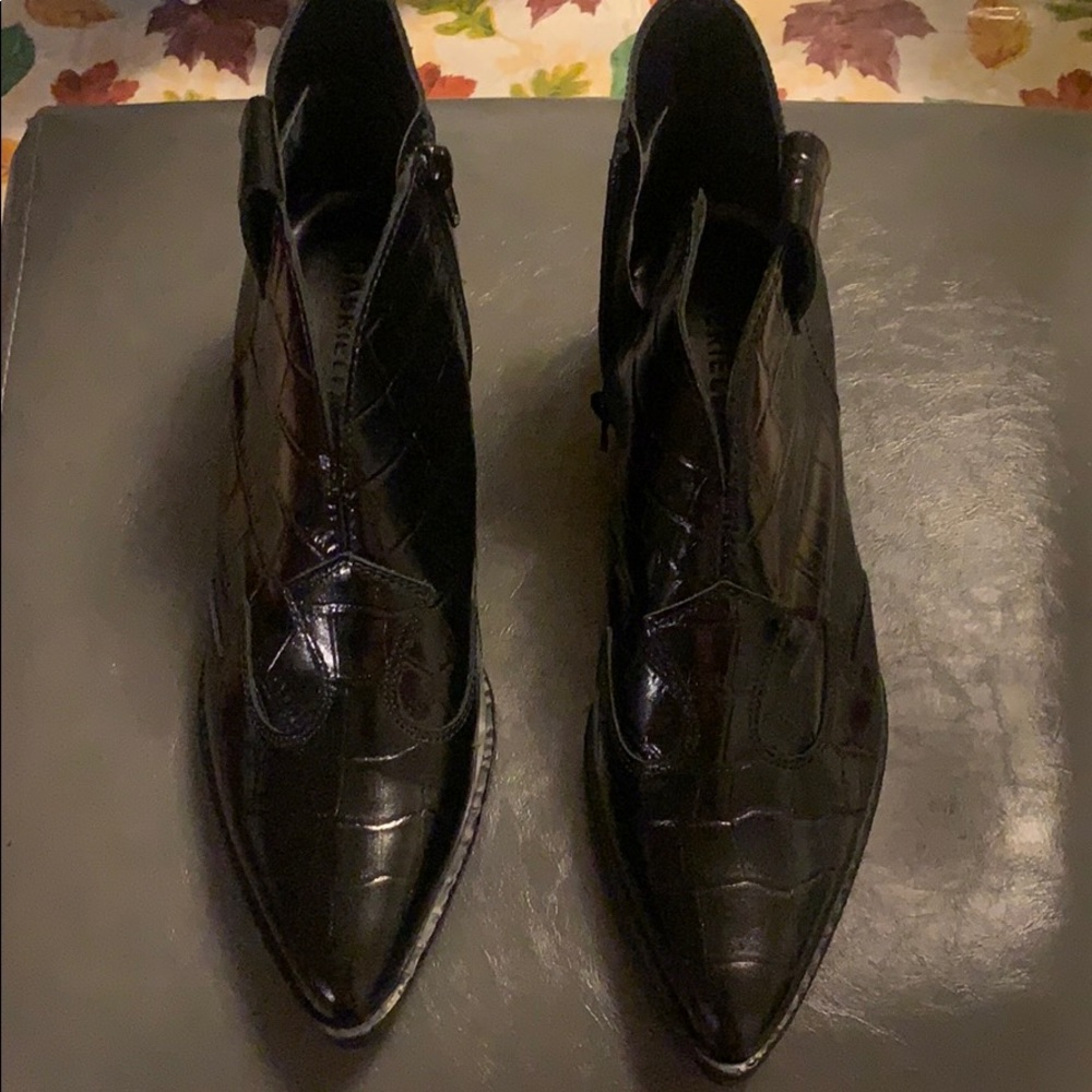 WOMANS boots